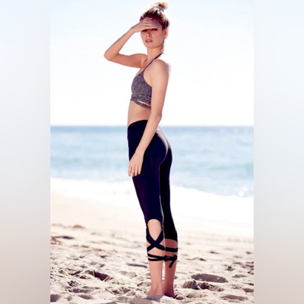 Free People FP Movement Amazing Turnout Leggings in Black - Picture 7 of 16